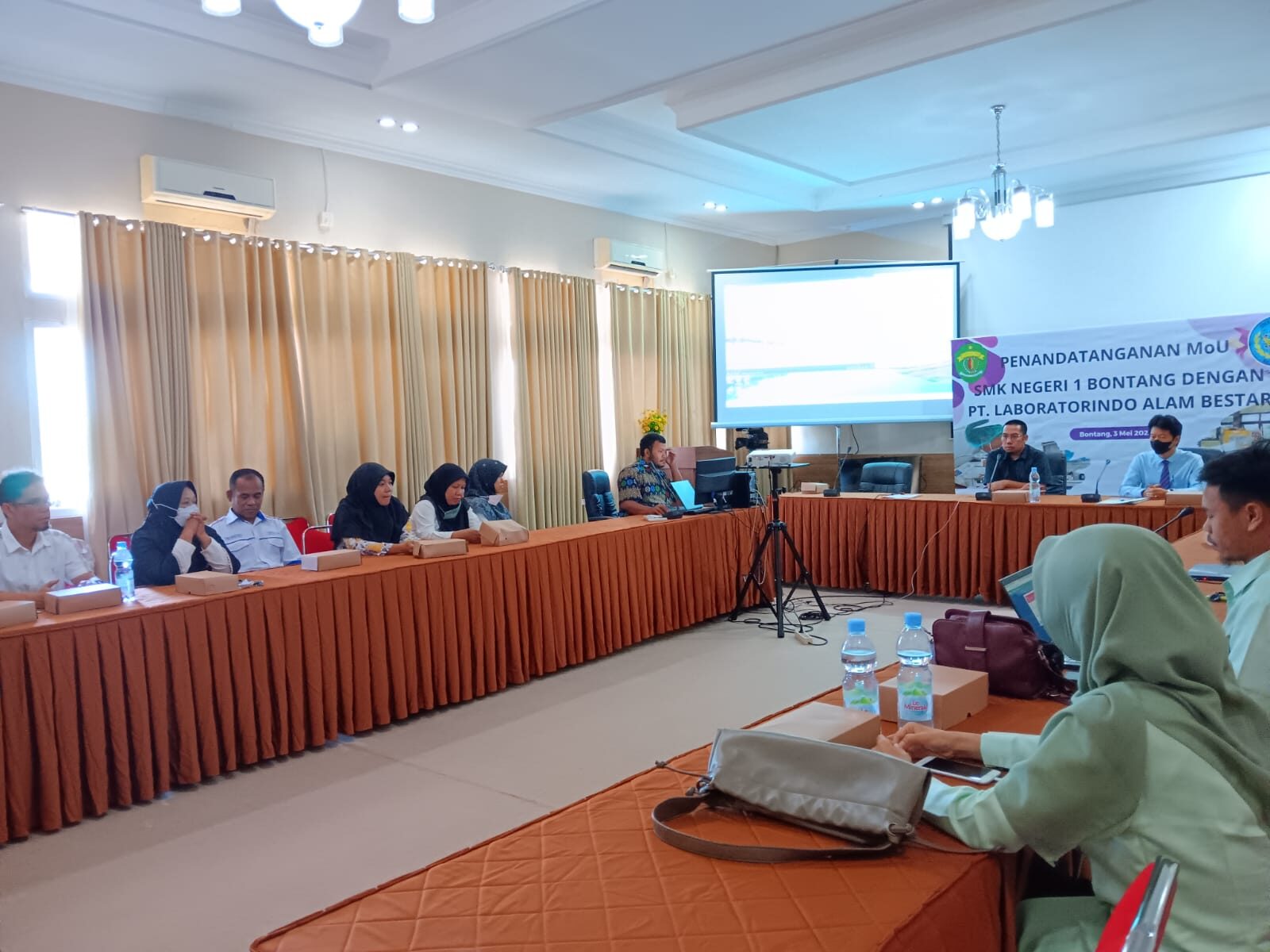 Foto berita - Penandatanganan MoU PT. LAB dan SMK N 1 Bontang - PT Laboratorindo Alam Bestari