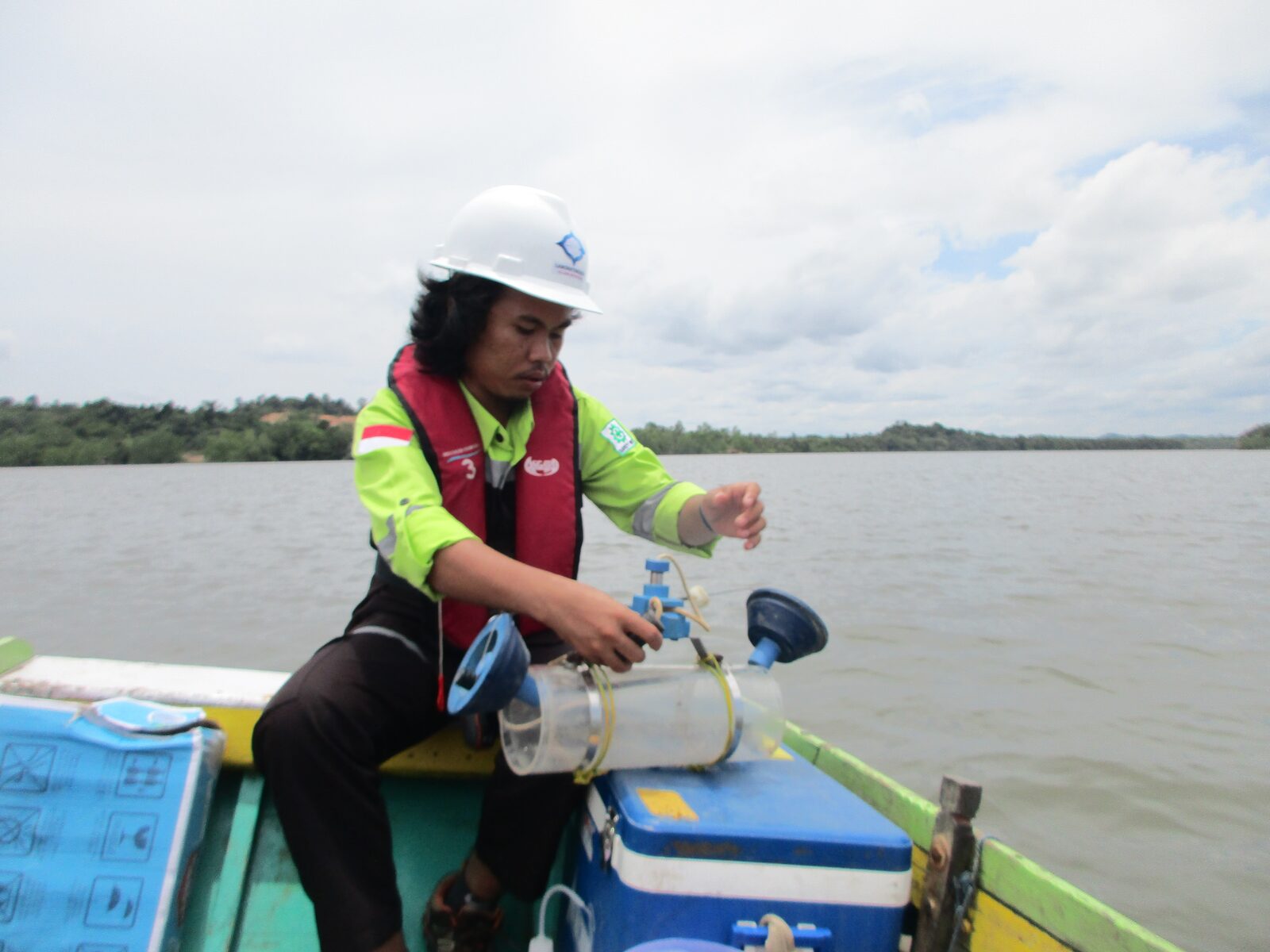 Ilustrasi layanan - Sampling dan Analisa Air Sungai - PT Laboratorindo Alam Bestari